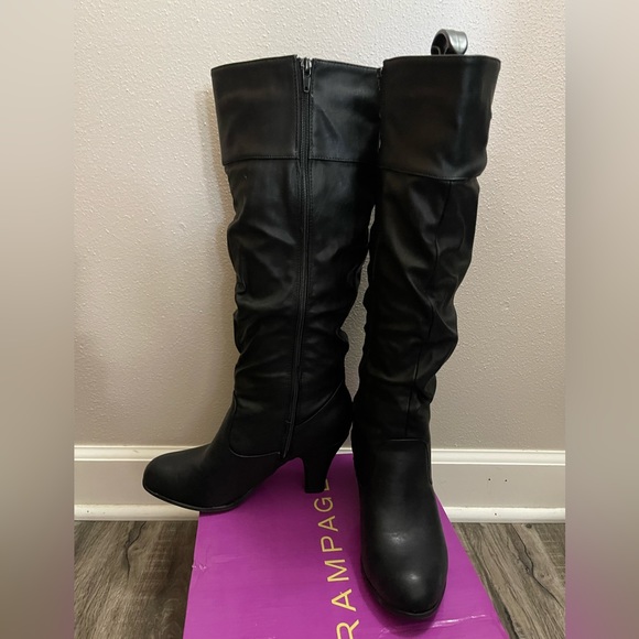 Black boots - Picture 2 of 6